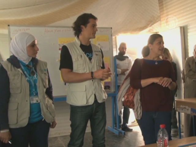 Орландо Блум посетил сирийских беженцев в Заатари