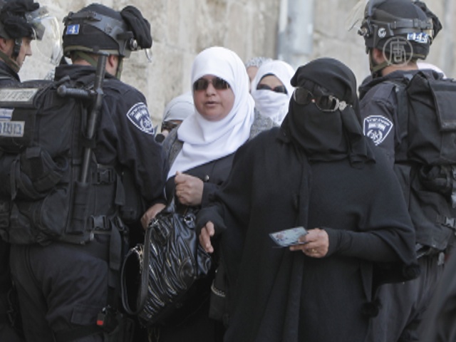 Полиция Израиля разогнала палестинских паломников