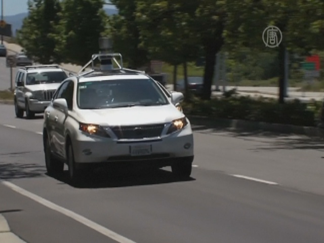 Беспилотные автомобили Google тестируют в городе