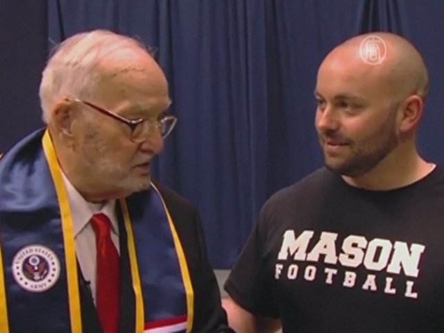 90-летний выпускник в США получил диплом