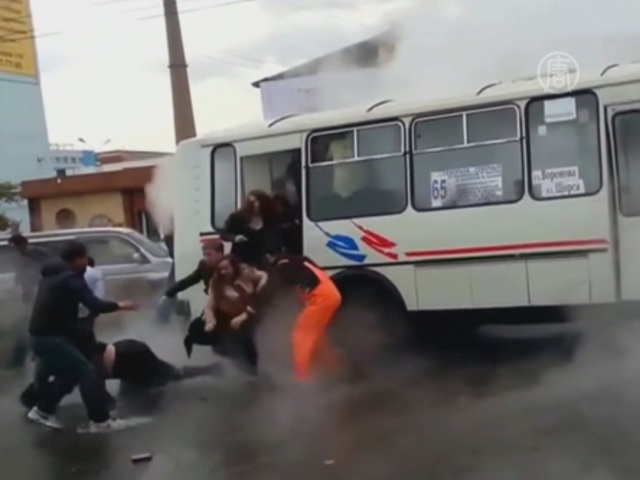Гастарбайтер спас пассажиров автобуса от кипятка