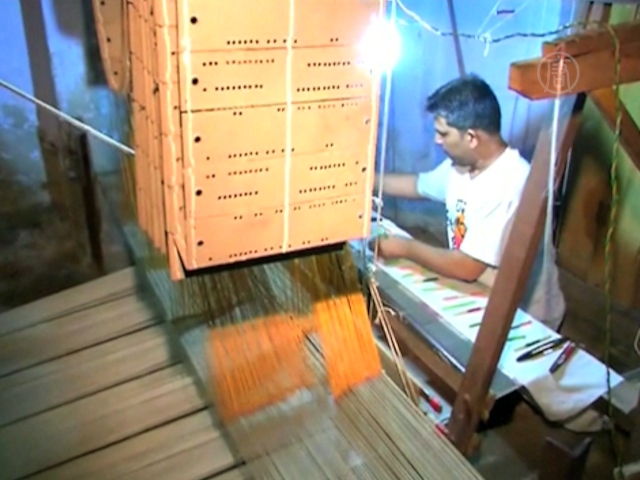 Индийцы надеются на возрождение ручного ткачества