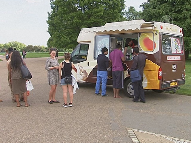 Мороженое с мобильных фургонов – миру!