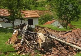 Вслед за наводнением в Сербию пришли оползни