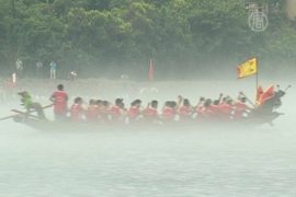 В Китае соревновались на лодках-драконах