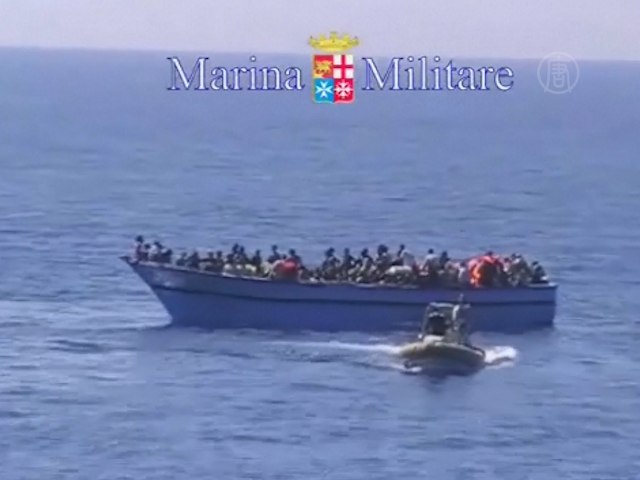 У берегов Италии спасли 2500 мигрантов