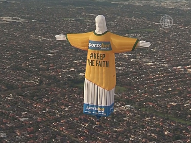 Гигантская статуя Христа парила над Мельбурном