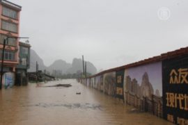 Жители Китая страдают от сильнейшего наводнения