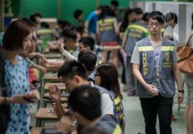 Гонконгцы голосуют за демократические реформы