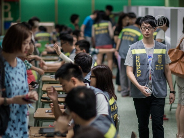 Гонконгцы голосуют за демократические реформы