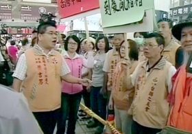 Чиновника из КНР встретили в Тайване протестами