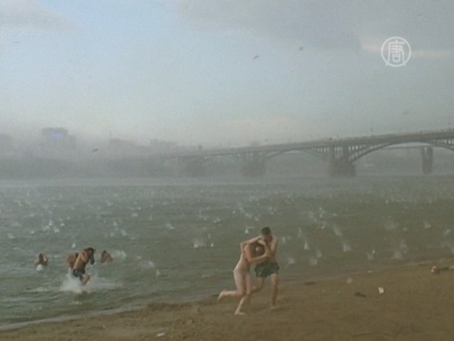 Ураган на пляже в Сибири стал интернет-сенсацией