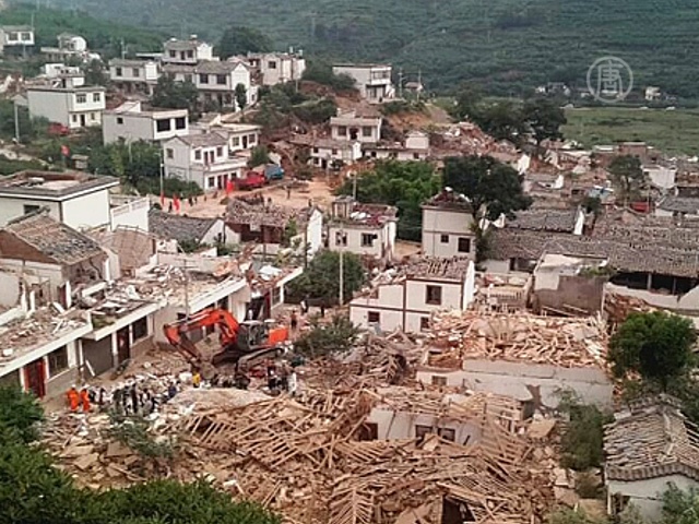 Жертв землетрясения в Китае уже более 380