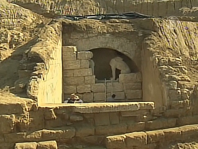 Огромную гробницу нашли в Греции