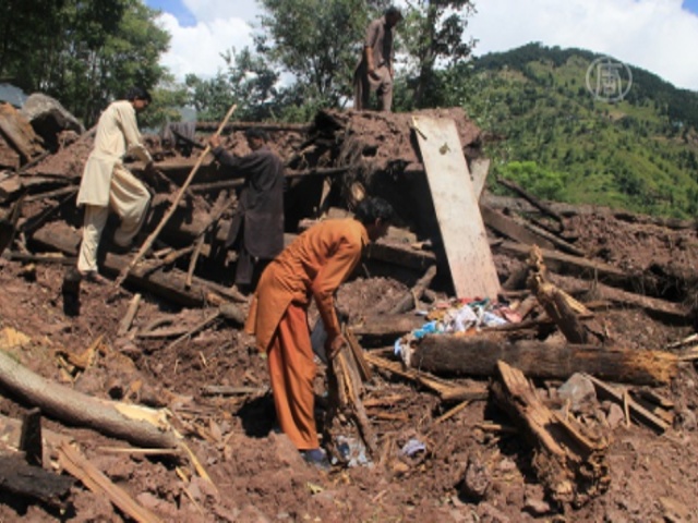 Жители заваленной оползнем деревни просят помощи