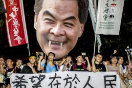 Сотни школьников Гонконга ушли с уроков на протест