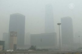Небоскрёбы Пекина скрыл густой смог