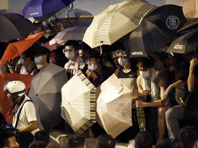 Вторую ночь подряд в Гонконге - столкновения
