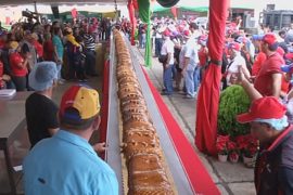 Кулинары испекли пироги рекордных размеров
