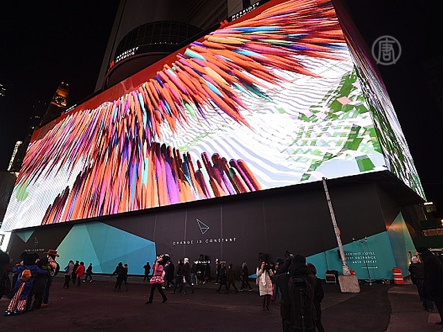На Таймс-сквер установили самый большой билборд