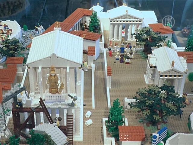 Афинский акрополь из Lego показали в Греции