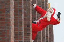 Санта-Клаус сменил дымоход на верёвочную лестницу