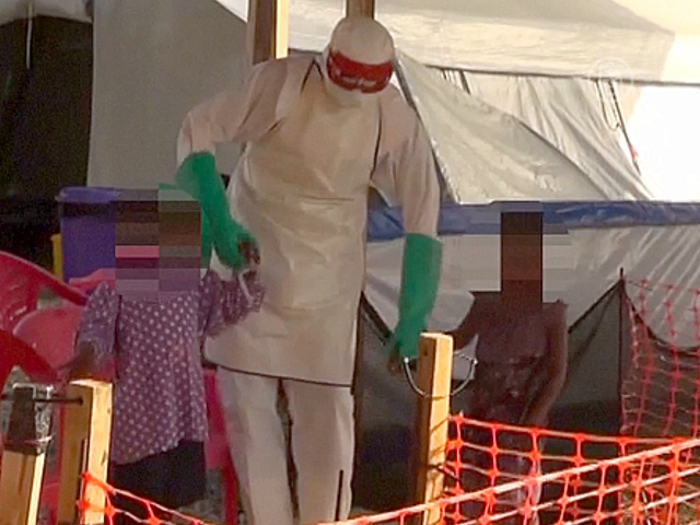 Больных Эболой детей веселят на Рождество