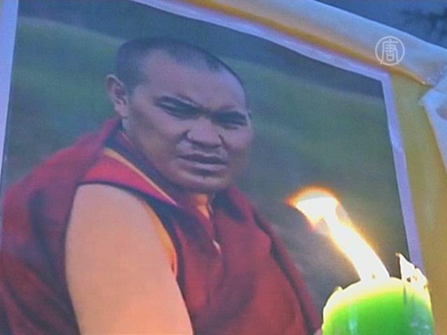 В Индии помолились за поджёгших себя тибетцев