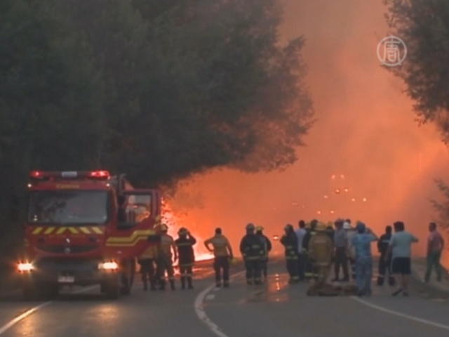 Пожары в Чили уничтожают жилые дома