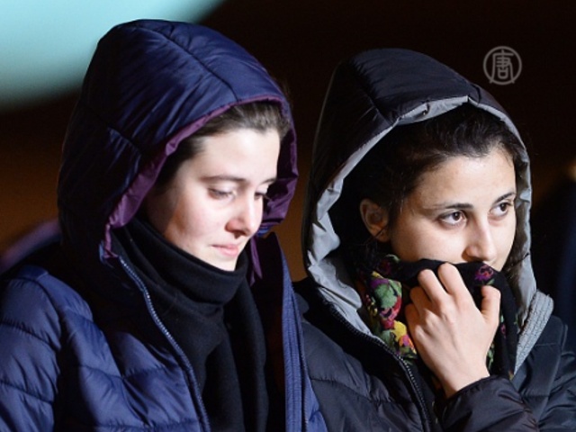 Освобожденные в Сирии итальянки вернулись домой