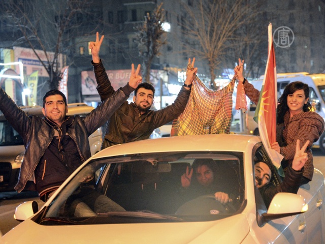 Курды празднуют освобождение Кобани