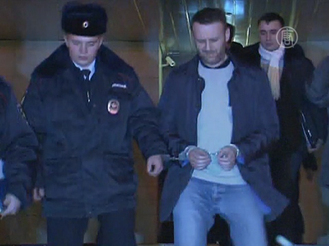 Навальному дали 15 суток ареста за листовки