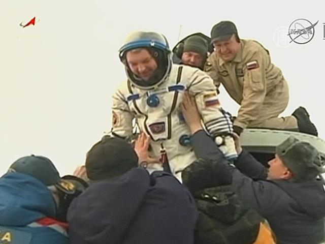 Международный экипаж вернулся с МКС