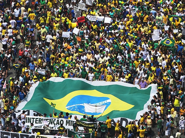 Власти Бразилии отреагировали на протест миллионов