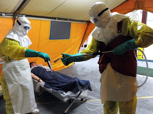 Состояние пациента с Эболой в США ухудшилось
