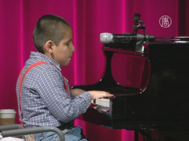 Слепой мальчик из Боливии играет джаз в Вашингтоне