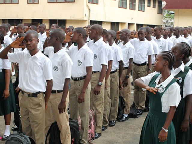 В Сьерра-Леоне школьники возвращаются к учёбе