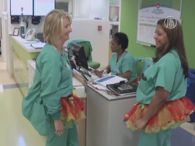 Для чего врачи детской больницы надели юбки-пачки?