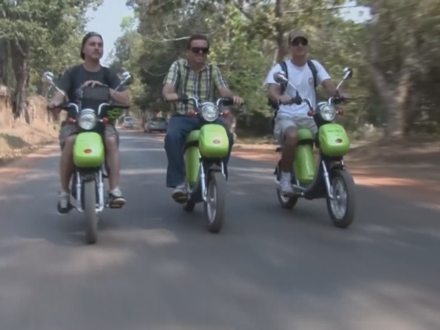 Электровелосипеды спасают туристов в Камбодже