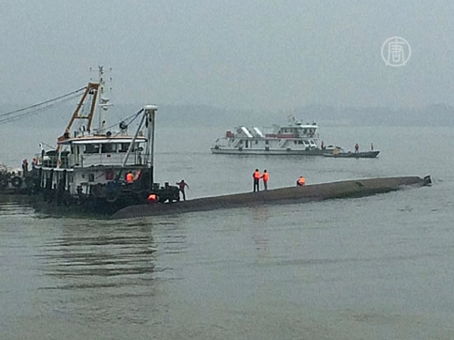 На реке Янцзы затонул теплоход с пассажирами