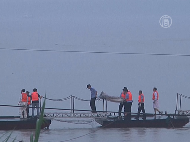 На реке Янцзы продолжаются спасательные работы