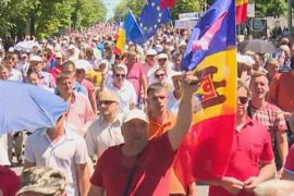 Десятки тысяч молдаван вышли с протестом