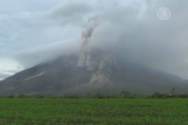 На Суматре опасаются извержения лавы из Синабунга