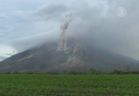 На Суматре опасаются извержения лавы из Синабунга