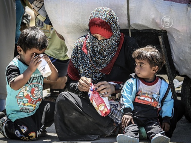 Тысячи сирийских беженцев покидают Турцию