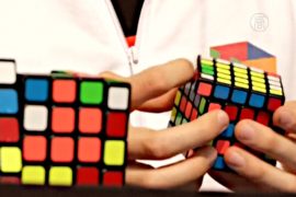 Австралиец собрал кубик Рубика за 5 секунд