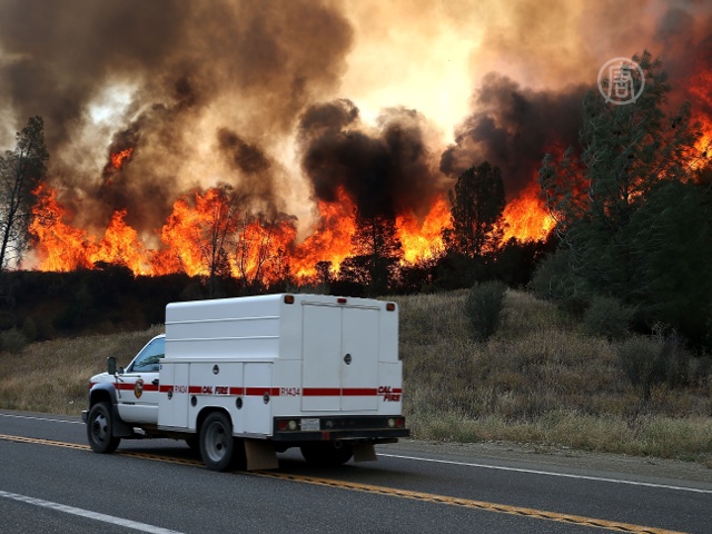 Пожары в Калифорнии сдержать не удается