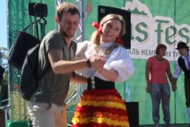 В Москве танцуют баварскую польку