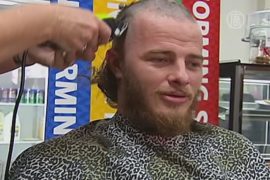 Австралийские парикмахеры бесплатно стригут нищих