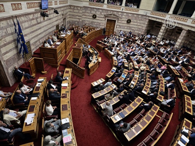 Парламент Греции проголосует за пакет помощи